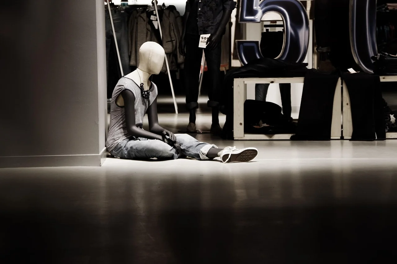 How Are Virtual Fashion Shows Reshaping the Luxury Industry?