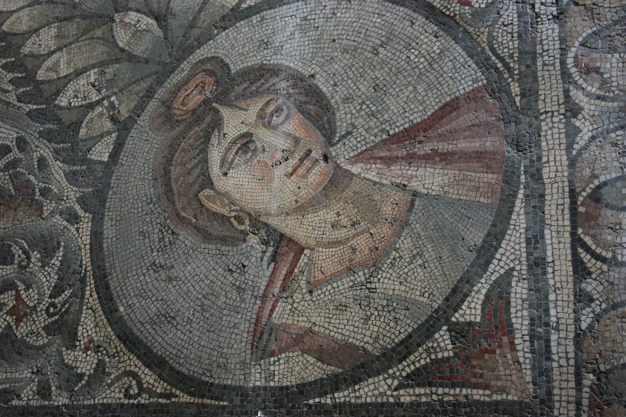 How did mosaics in Roman villas reflect social status and power?