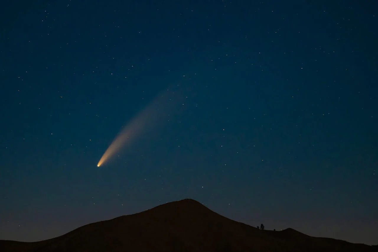 How Do Comets Get Their Tails When Approaching the Sun?